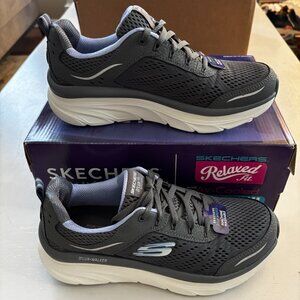 New in Box Skechers D'Lux Walker Infinite Motion Women's 8